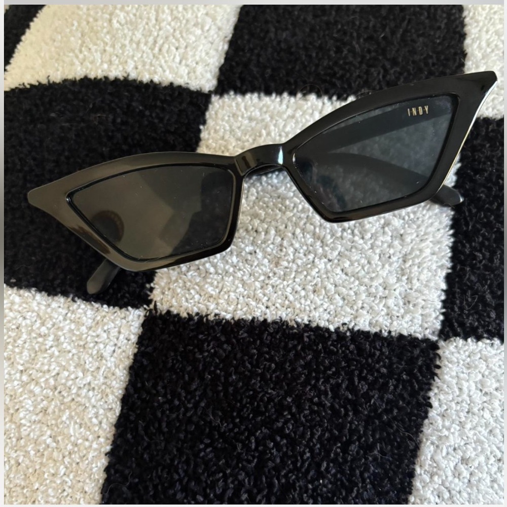 Indy black cat eye sunglasses